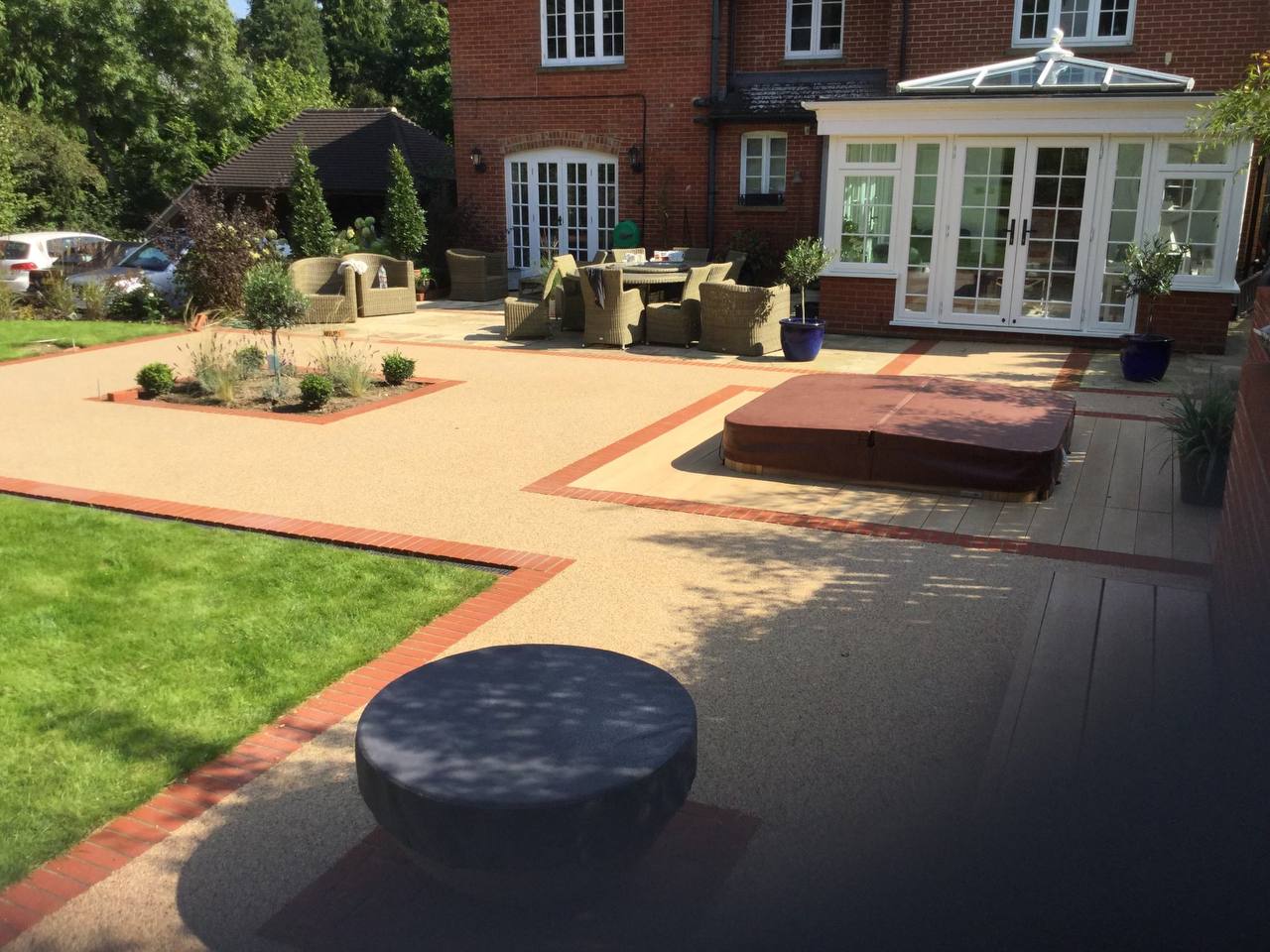 This is a photo of a resin patio installed in Hastings. Work carried out by Hastings Driveway Contractors